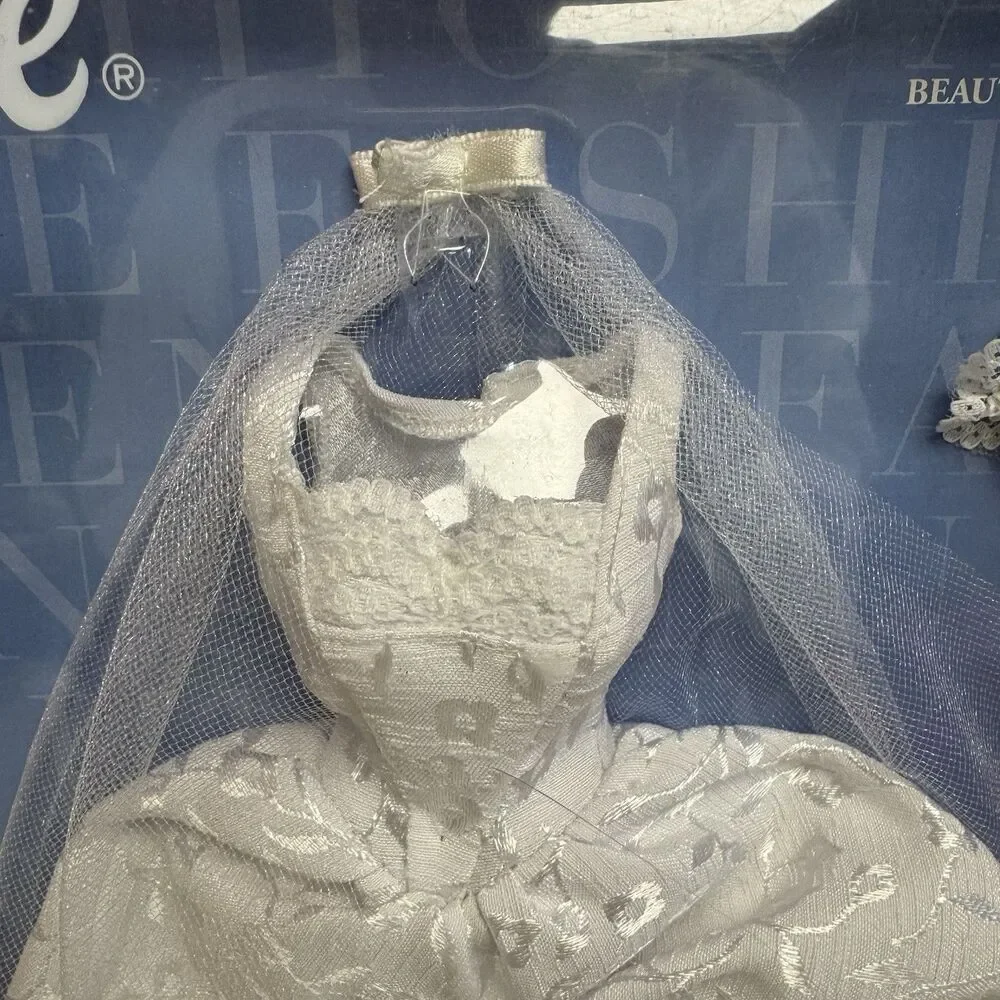 Vintage 1999 Mattel Barbie Fashion Avenue Beautiful Bride Wedding Gown 25755 NOS